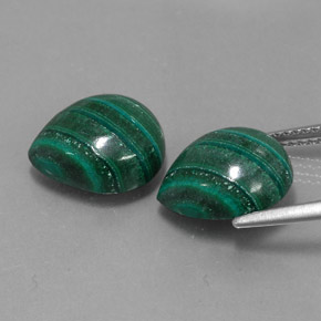 Malachite naturale verde da  ct, taglio a pera, opaco
