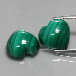 Malachite naturale verde da  ct, a forma di cuore, opaco