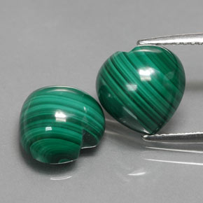 Malachite naturale verde da  ct, a forma di cuore, opaco