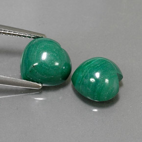 Malachite naturale verde da  ct, a forma di cuore, opaco