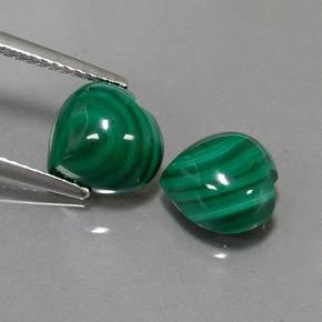 Malachite naturale verde da  ct, a forma di cuore, opaco