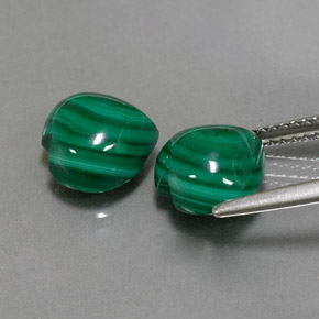 Malachite naturale verde da  ct, a forma di cuore, opaco