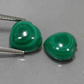 Malachite naturale verde da  ct, a forma di cuore, opaco