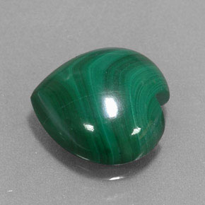 Malachite naturale verde da 4,69 ct, a forma di cuore, opaco