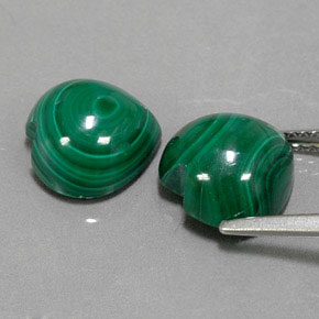 Malachite naturale verde da  ct, a forma di cuore, opaco