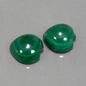 Malachite naturale verde da  ct, a forma di cuore, opaco