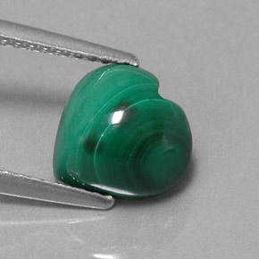 Malachite naturale verde da 3,37 ct, a forma di cuore, opaco