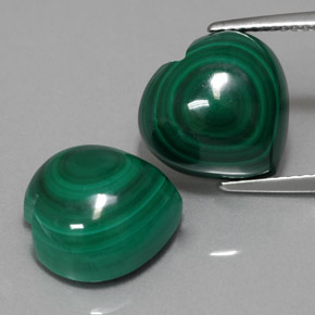 Malachite naturale verde da  ct, a forma di cuore, opaco