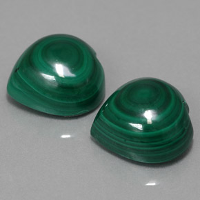 Malachite naturale verde da  ct, a forma di cuore, opaco