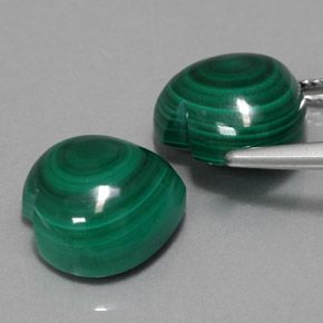 Malachite naturale verde da  ct, a forma di cuore, opaco