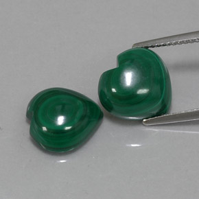 Malachite naturale verde da  ct, a forma di cuore, opaco