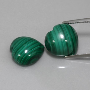 Malachite naturale verde da  ct, a forma di cuore, opaco