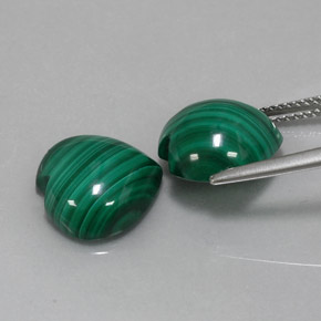 Malachite naturale verde da  ct, a forma di cuore, opaco
