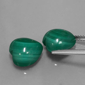 Malachite naturale verde da  ct, a forma di cuore, opaco