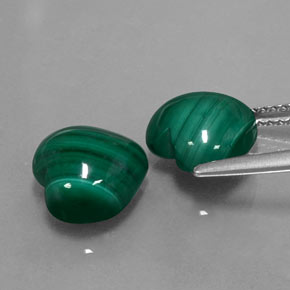 Malachite naturale verde da  ct, a forma di cuore, opaco