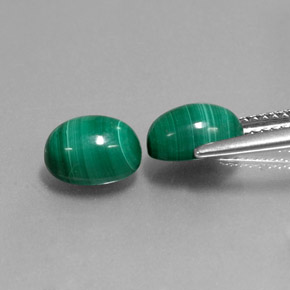 Malachite naturale verde da  ct, taglio ovale, opaco
