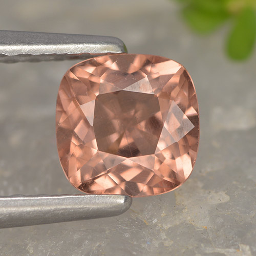 Granato malese naturale rosa da 0,68 ct, taglio a cuscino, VS