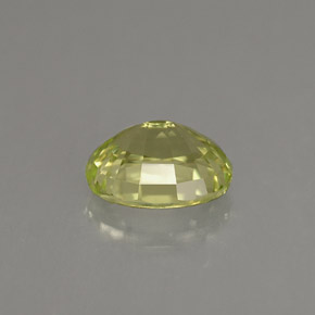 Piccolo Granato Verde giallastro naturale da 1.34 ct, Taglio ovale, VVS