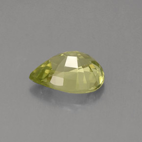 Piccolo Granato Verde giallastro naturale da 1.29 ct, Forma a pera, VS