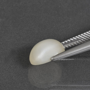 Pietra di luna Bianco caldo naturale da 2.82 ct, Taglio ovale, Traslucido