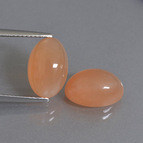 Pietra di luna naturale arancione da 7,38 ct, taglio ovale, traslucido