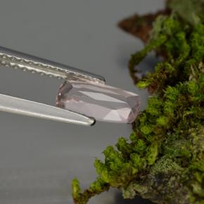 Morganite Rosa chiaro naturale da 0.65 ct, Taglio a cuscino, VVS