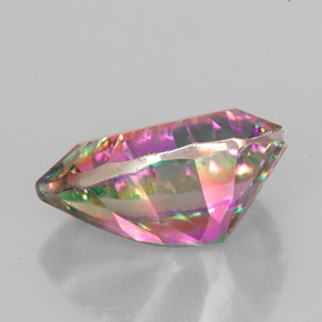 Quarzo mistico Arcobaleno superiore naturale da 4.75 ct, Forma a pera, VVS-VS