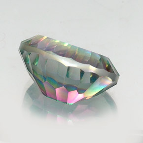 Quarzo mistico Arcobaleno superiore naturale da 13.74 ct, Taglio ovale, VS