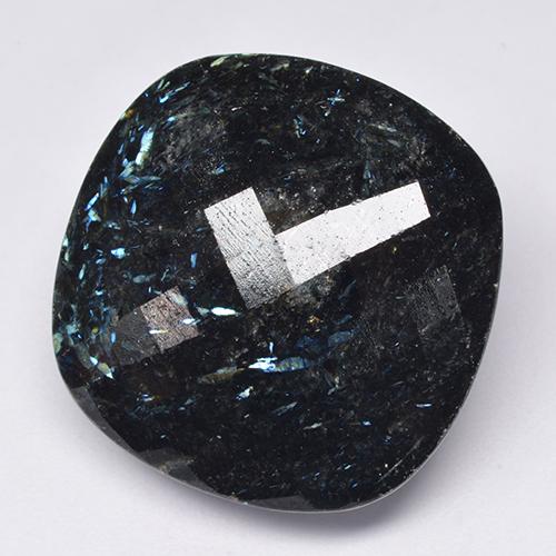 Nuummite nero con scintillio blu naturale da 65,92 ct, taglio a cuscino, opaco