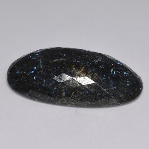 Nuummite Nero con scintillio blu naturale da 31.81 ct, Taglio ovale, Opaco