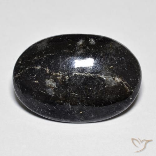 Nuummite Nero con scintillio blu naturale da 13.80 ct, Ovale, Opaco
