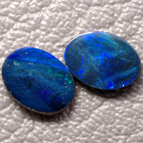 Doppietto di opale naturale multicolore da  ct, taglio ovale, opaco