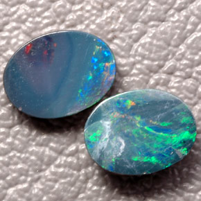 Doppietto di opale naturale multicolore da  ct, taglio ovale, opaco
