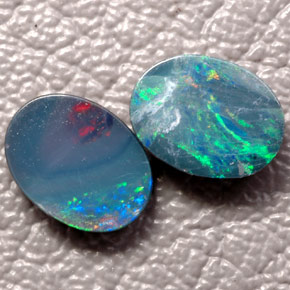 Doppietto di opale naturale multicolore da  ct, taglio ovale, opaco