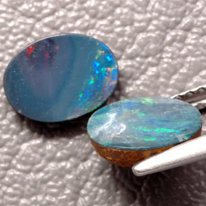Doppietto di opale naturale multicolore da  ct, taglio ovale, opaco
