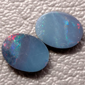 Doppietto di opale naturale multicolore da  ct, taglio ovale, opaco