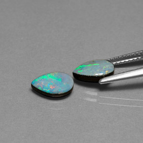 Doppietto di opale naturale multicolore da  ct, taglio a pera, opaco