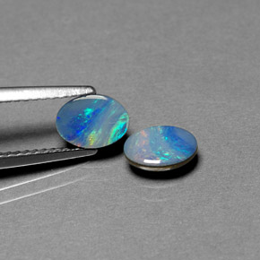 Doppietto di opale naturale multicolore da  ct, taglio ovale, opaco