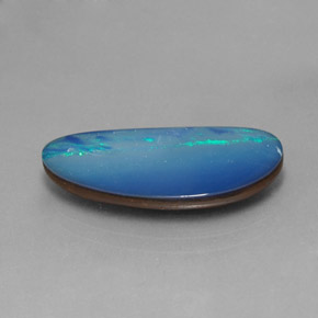 Doppietto di opale naturale multicolore da 6,85 ct, forma fantasia, opaco