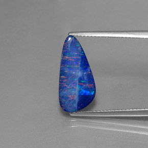 Doppietto di opale naturale multicolore da 2,95 ct, forma fantasia, opaco