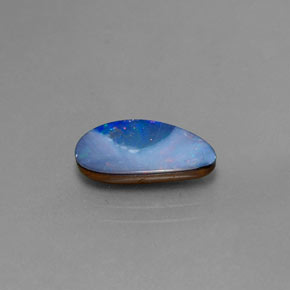 Doppietto di opale naturale multicolore da 2,64 ct, forma fantasia, opaco