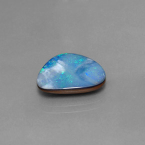 Doppietto di opale naturale multicolore da 3,71 ct, forma fantasia, opaco