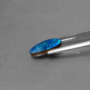 Doppietto di opale naturale multicolore da 0,97 ct, forma fantasia, opaco