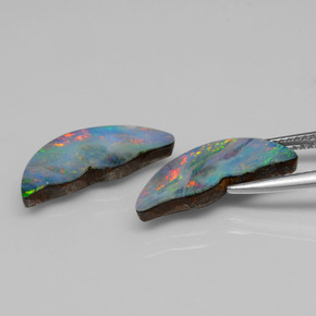 Doppietto di opale naturale multicolore da  ct, forma fantasia, opaco