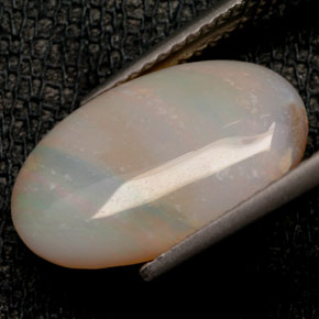Opale naturale multicolore da 2,46 ct, taglio ovale, opaco