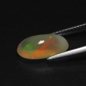 Opale naturale multicolore da 2,78 ct, taglio ovale, traslucido