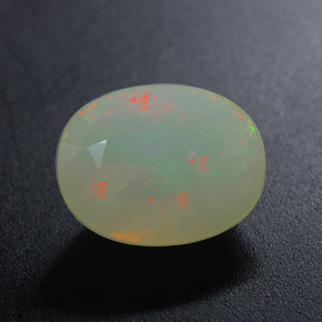 Opale naturale multicolore da 2,90 ct, taglio ovale, traslucido