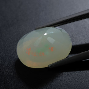 Opale naturale multicolore da 2,90 ct, taglio ovale, traslucido