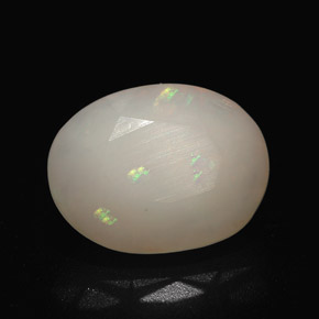Opale naturale multicolore da 2,90 ct, taglio ovale, traslucido