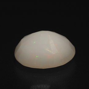 Opale naturale multicolore da 2,90 ct, taglio ovale, traslucido